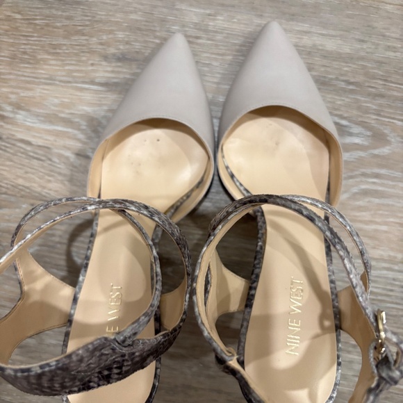 NINE WEST GRAY PUMP WITH SNAKESKIN - Picture 7 of 12
